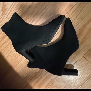 Shein 9 womens black booties.